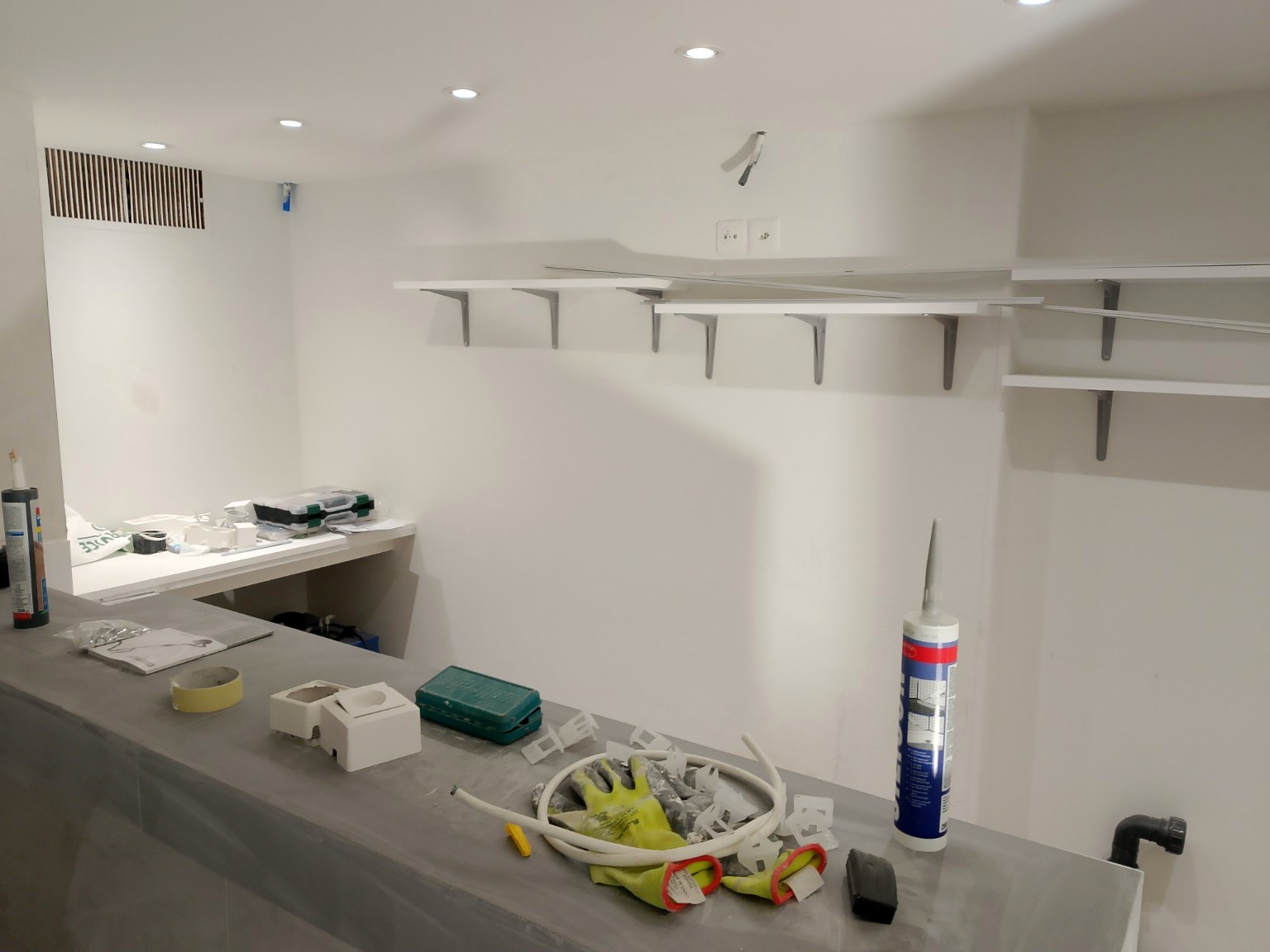 Murs et plafond lissés et peints lors des finitions intérieures